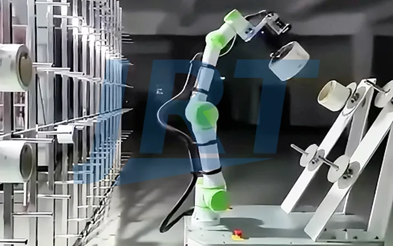 Postazione robotizzata di pesatura e dosaggio con visione